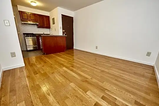 138 Eldridge St Photo 2