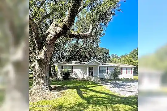 207 Gates Ave Photo 1