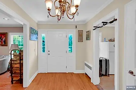 100 Lake St Photo 2