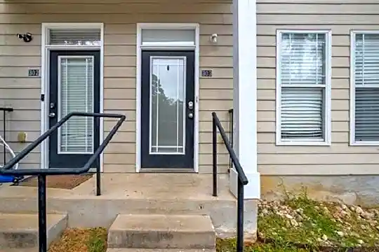 2400 Fred Smith Rd #303 Photo 2