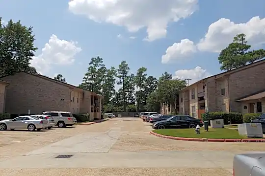 LYONS COURT Photo 1