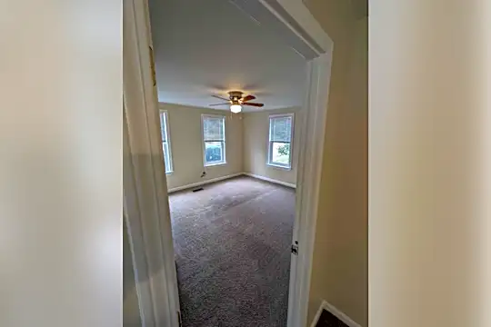 128 Franklin St Photo 2