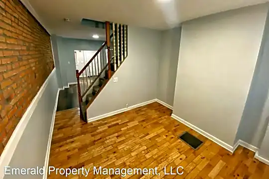 405 S Monroe St Photo 2
