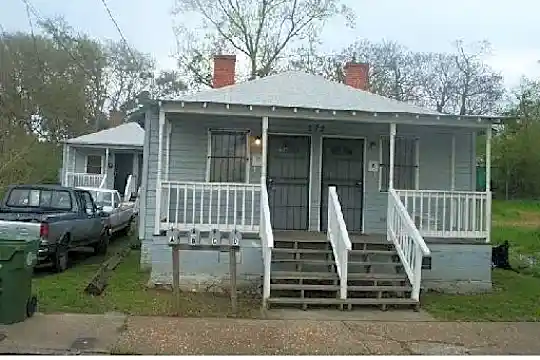 672 Smith St SW #A Photo 1