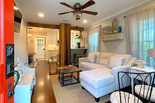 18 Sylvan St Photo 1
