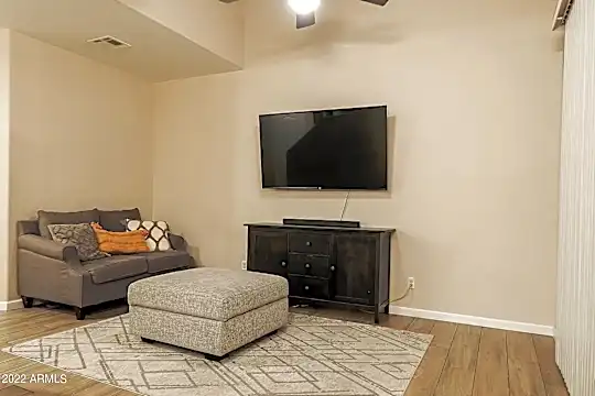 1015 S Val Vista Dr Photo 1