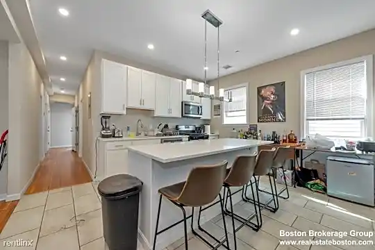 228 Calumet St Photo 1