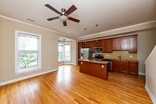 3154 S Prairie Ave Photo 2