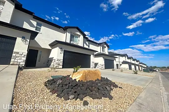 668 E Fiddlers Canyon Rd Photo 1