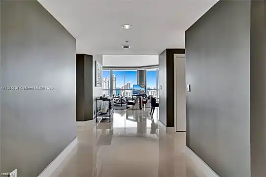 2600 Island Blvd Photo 2
