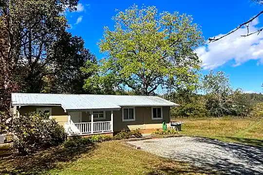 676 Poplar Ln Photo 2