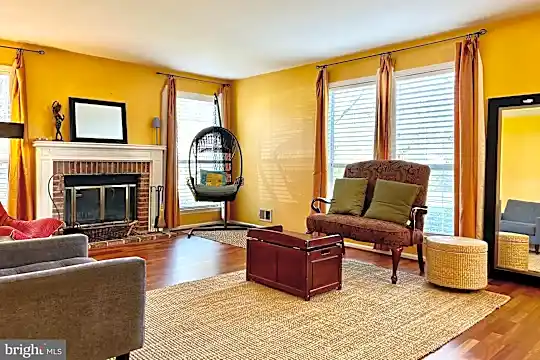 18 Dorset Ct Photo 1