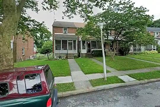 1924 Deering Ave Photo 1
