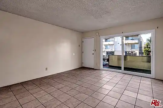 4956 Romaine St #107 Photo 2