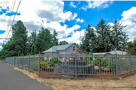 1315 SE 148th Ave Photo 2