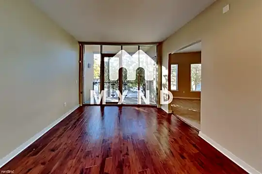 2950 McKinney Ave Photo 2