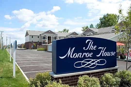 Monroe House Apartments Photo 1