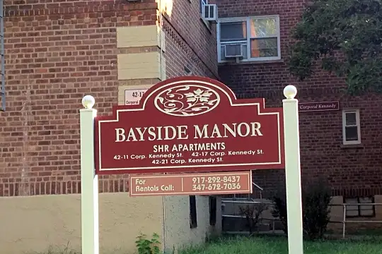 Bayside Manor Photo 2