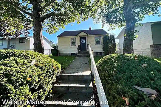 4712 N Hawthorne St Photo 1