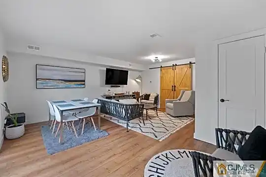 165 Essex Ave #305 Photo 2