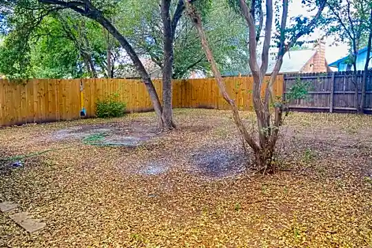 9515 Bowen Dr Photo 2