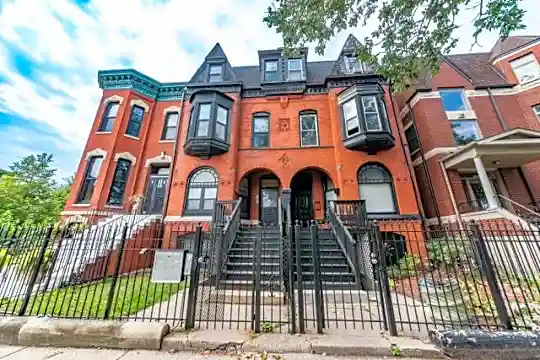 3154 S Prairie Ave Photo 1