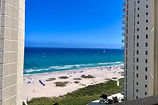 2800 N Ocean Dr #B-16D Photo 1