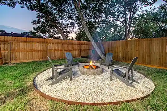 16906 Barcelona Dr Photo 2