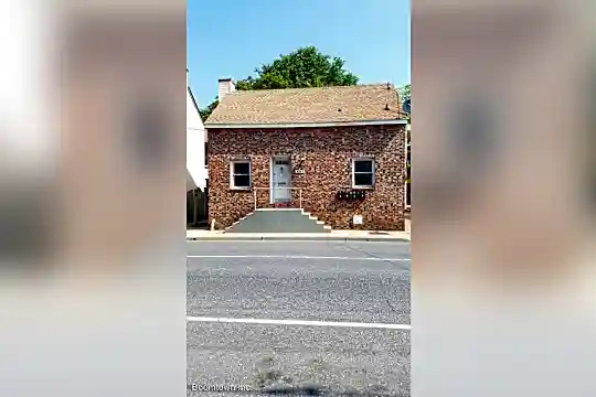457 W South St Photo 1