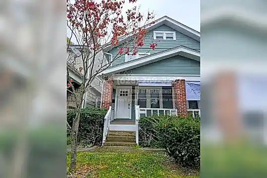 1352 Oakwood Ave Photo 2