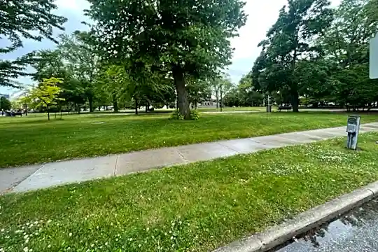 810 Erie Ave Photo 2