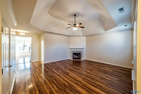 15852 Elaine Ct Photo 2
