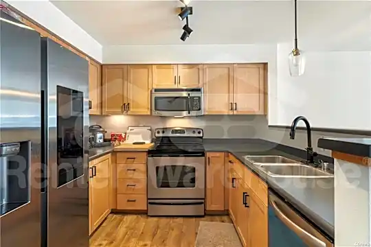 827 Hiawatha Pl S Photo 1