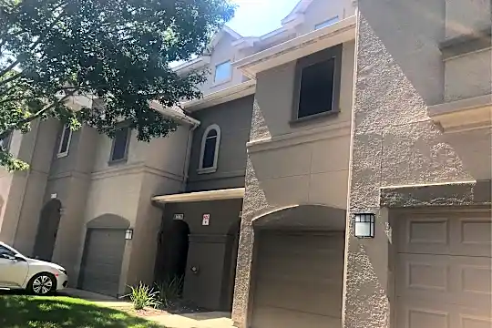 Alicante Townhomes and Condos Photo 1