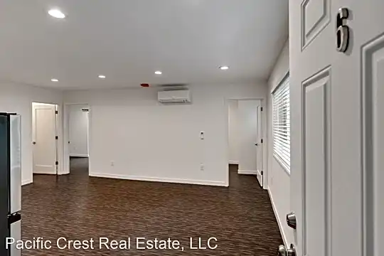 3019 NE 143rd St Photo 2