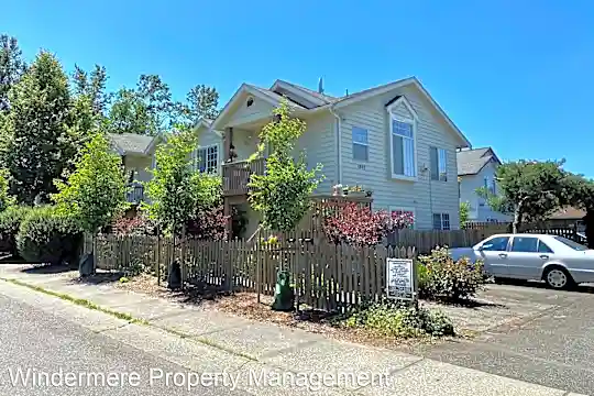 1808 E Sunset Dr Photo 1