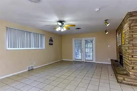 3613 Jeanette Dr Photo 2