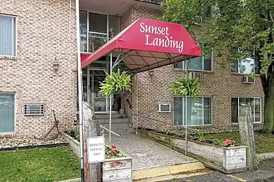 Sunset Apartments Photo 1