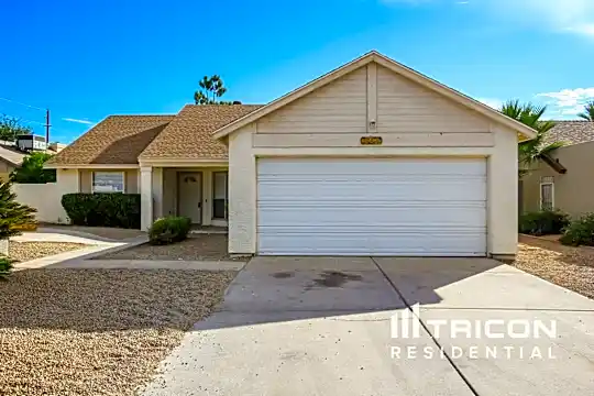 7101 W Ocotillo Road Photo 1