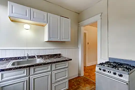Carriage House Square Photo 2