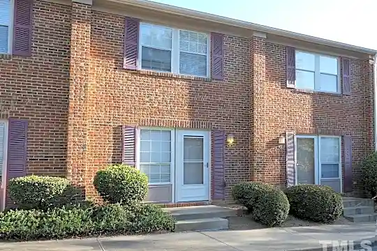 105 Coleridge Ct Photo 2