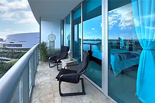 888 Biscayne Blvd #912 Photo 2