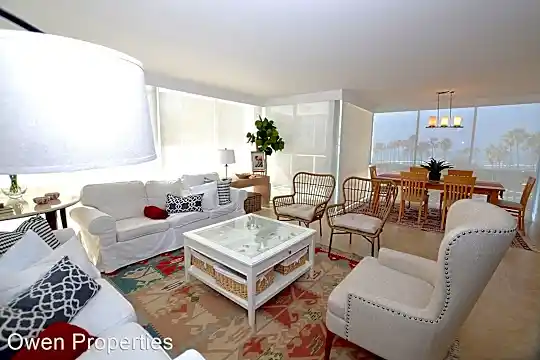 1820 Avenida del Mundo Unit 302 Photo 2