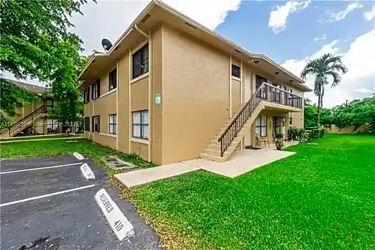 6690 W 26th Ct #23-16 Photo 1