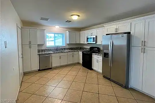 6405 W Roy Rogers Dr Photo 2