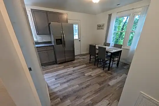 2900 Boston St Photo 2