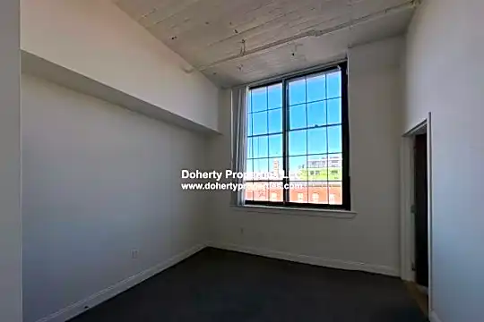 305 Dutton St Photo 1