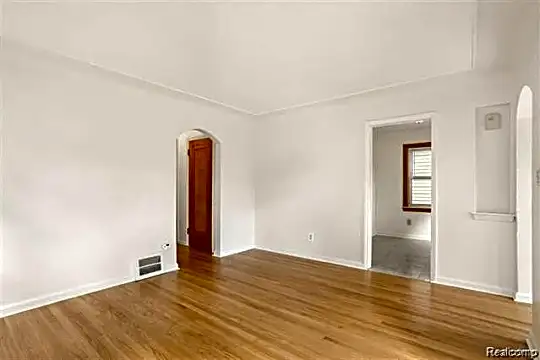 3350 Alice St Photo 2