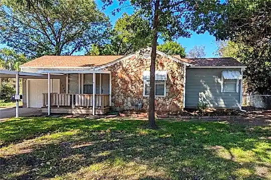 1449 Meadowbrook Dr Photo 1
