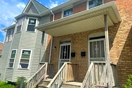 4422 S Emerald Ave Photo 1